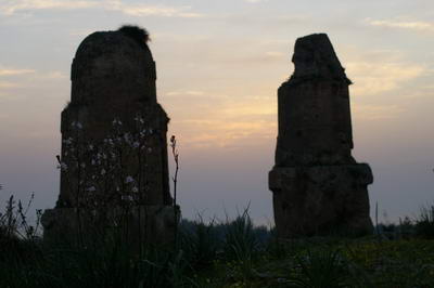 Погребальные колонны в Амрите